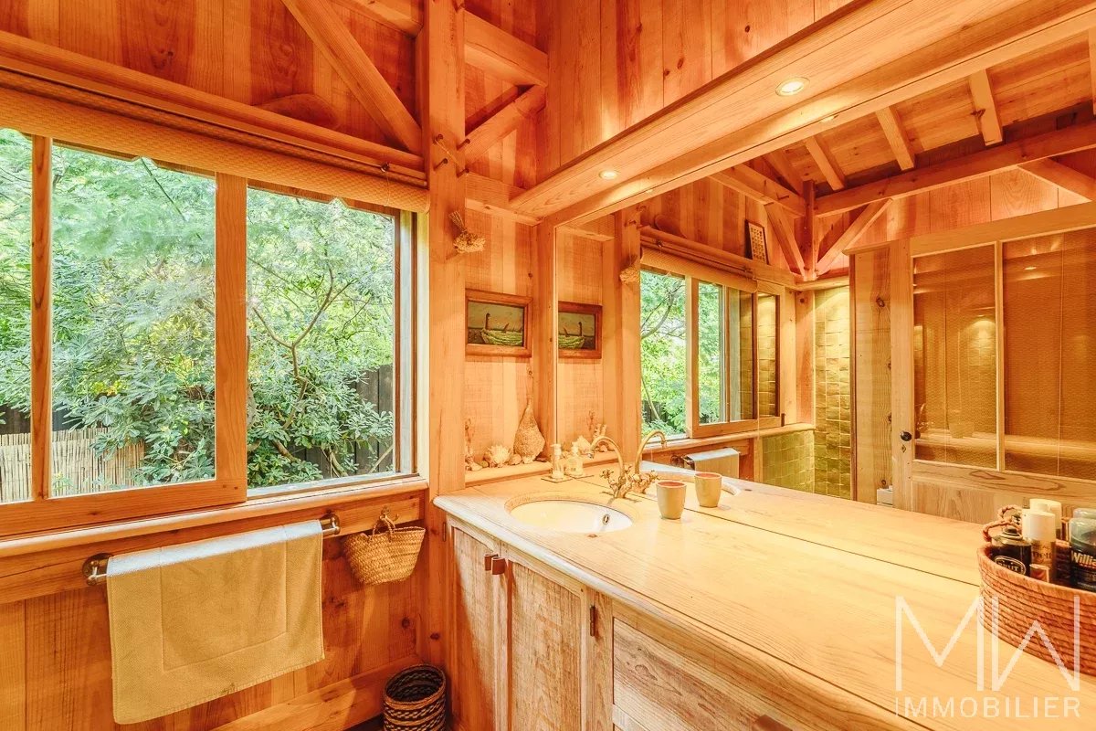 SEASONAL RENTAL CAP FERRET CENTER – SLEEPS 8