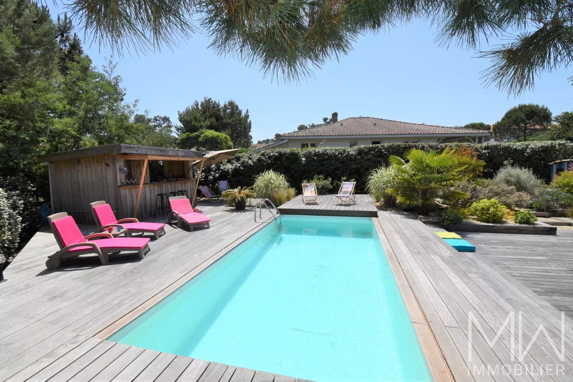 BEAUTIFUL HOLIDAY VILLA WITH POOL – LE CANON – SLEEPS 8