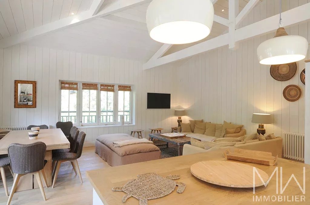 BEAUTIFUL VILLA WOOD AT THE POINTE DU CAP FERRET – SLEEPS 14