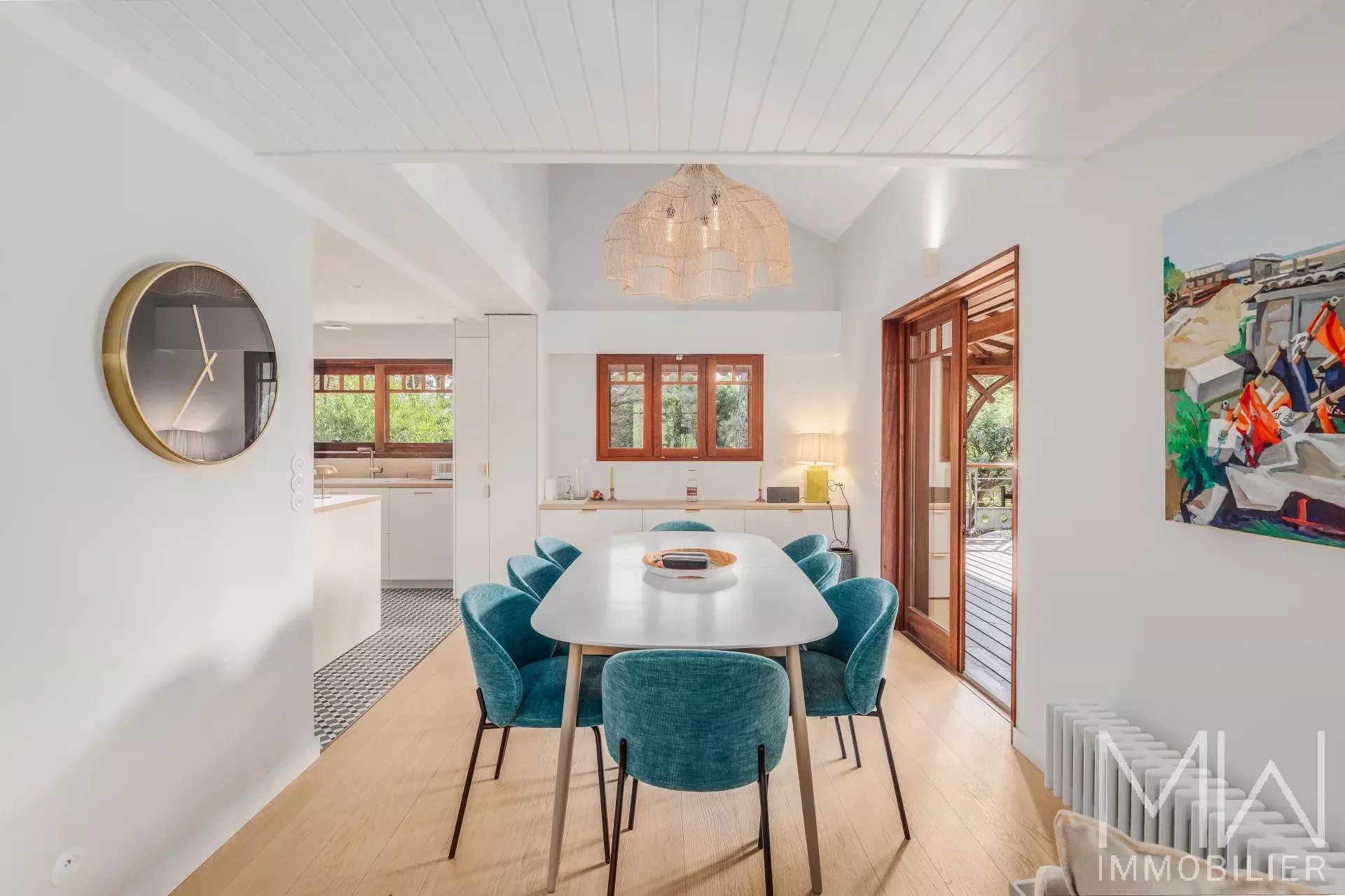 PLEASANT WOODEN VILLA WITH SWIMMING POOL – CAP FERRET – SLEEPS 10