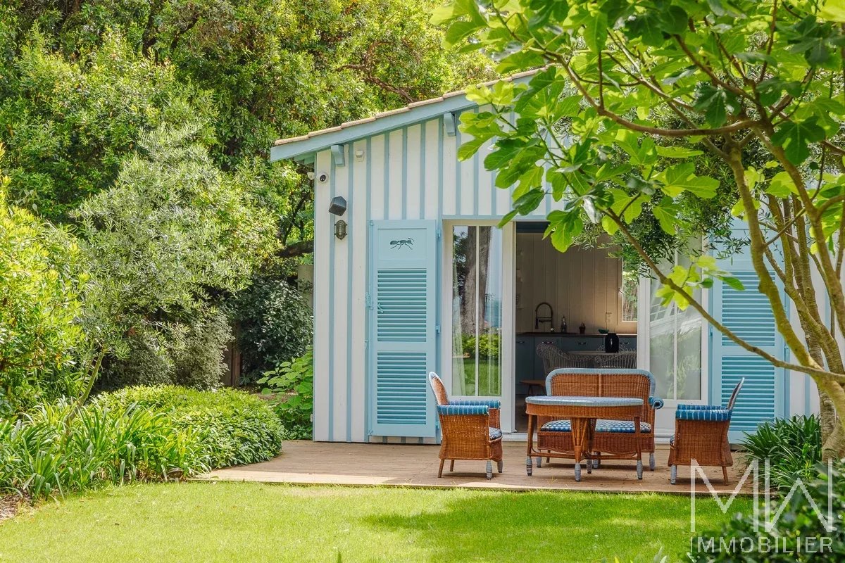 TYPICAL BEACH FRONT VILLA – CAP FERRET – SLEEPS 10