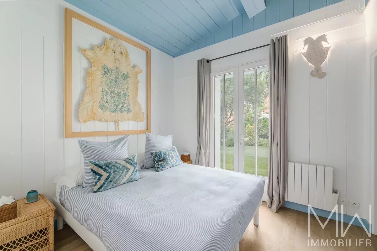 TYPICAL BEACH FRONT VILLA – CAP FERRET – SLEEPS 10