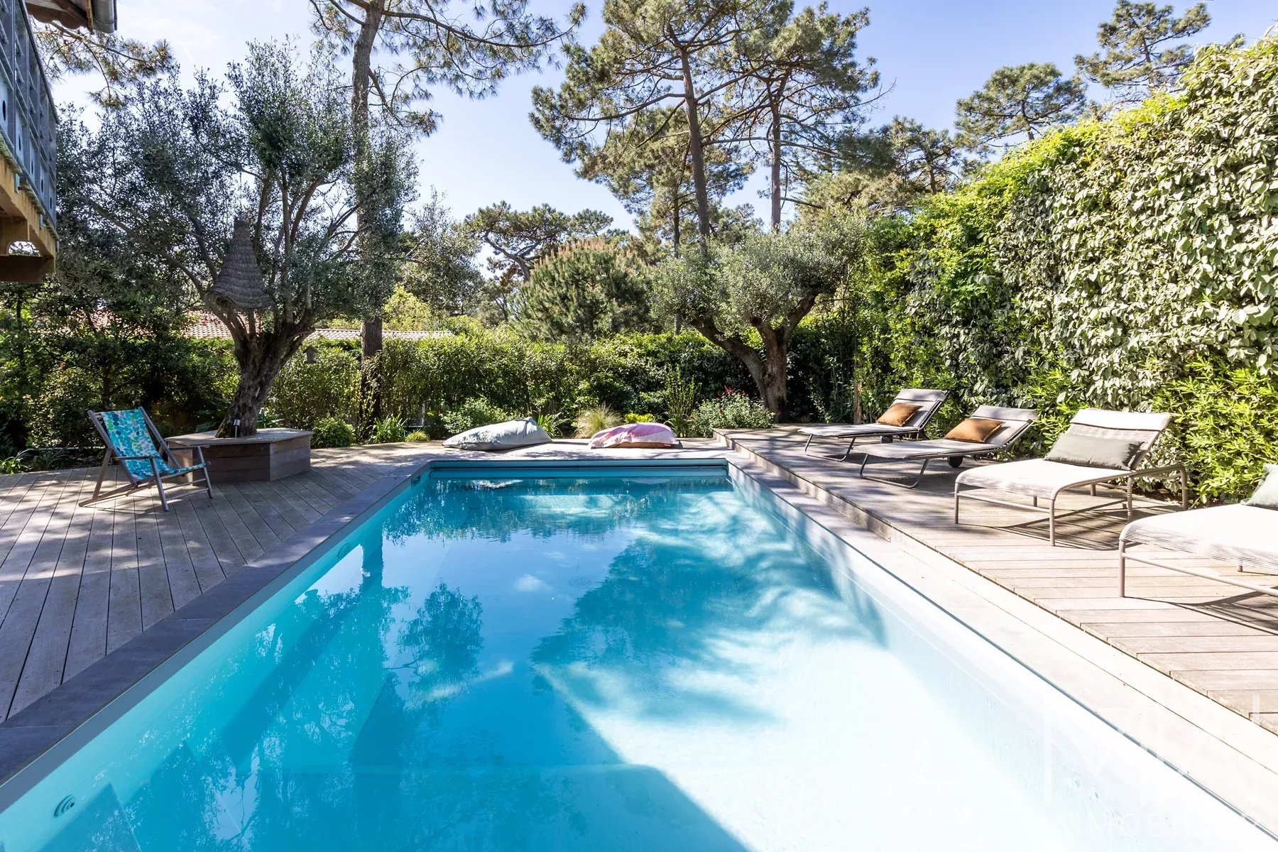 PLEASANT WOODEN VILLA WITH SWIMMING POOL – CAP FERRET – SLEEPS 10