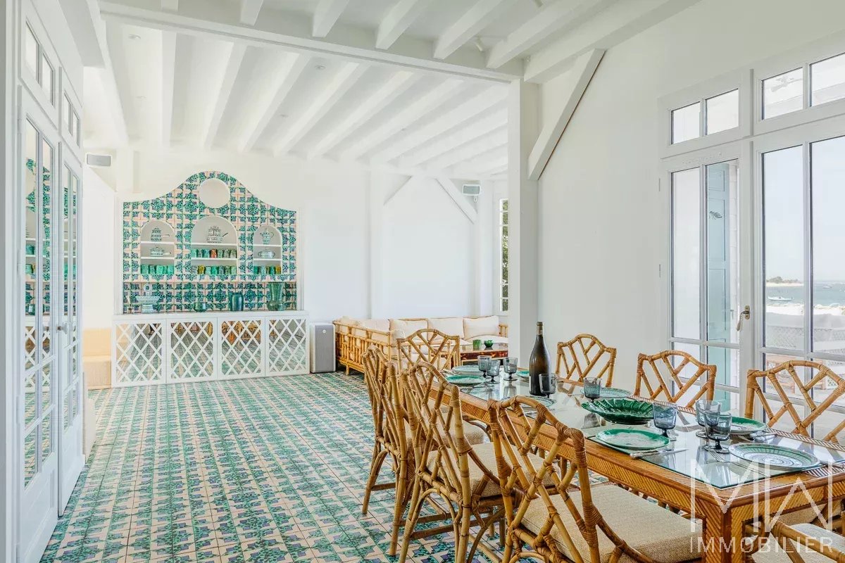 TYPICAL BEACH FRONT VILLA – CAP FERRET – SLEEPS 10