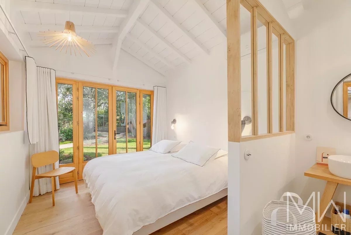 WOODEN VILLA WITH POOL – PETIT PIQUEY – SLEEPS 12