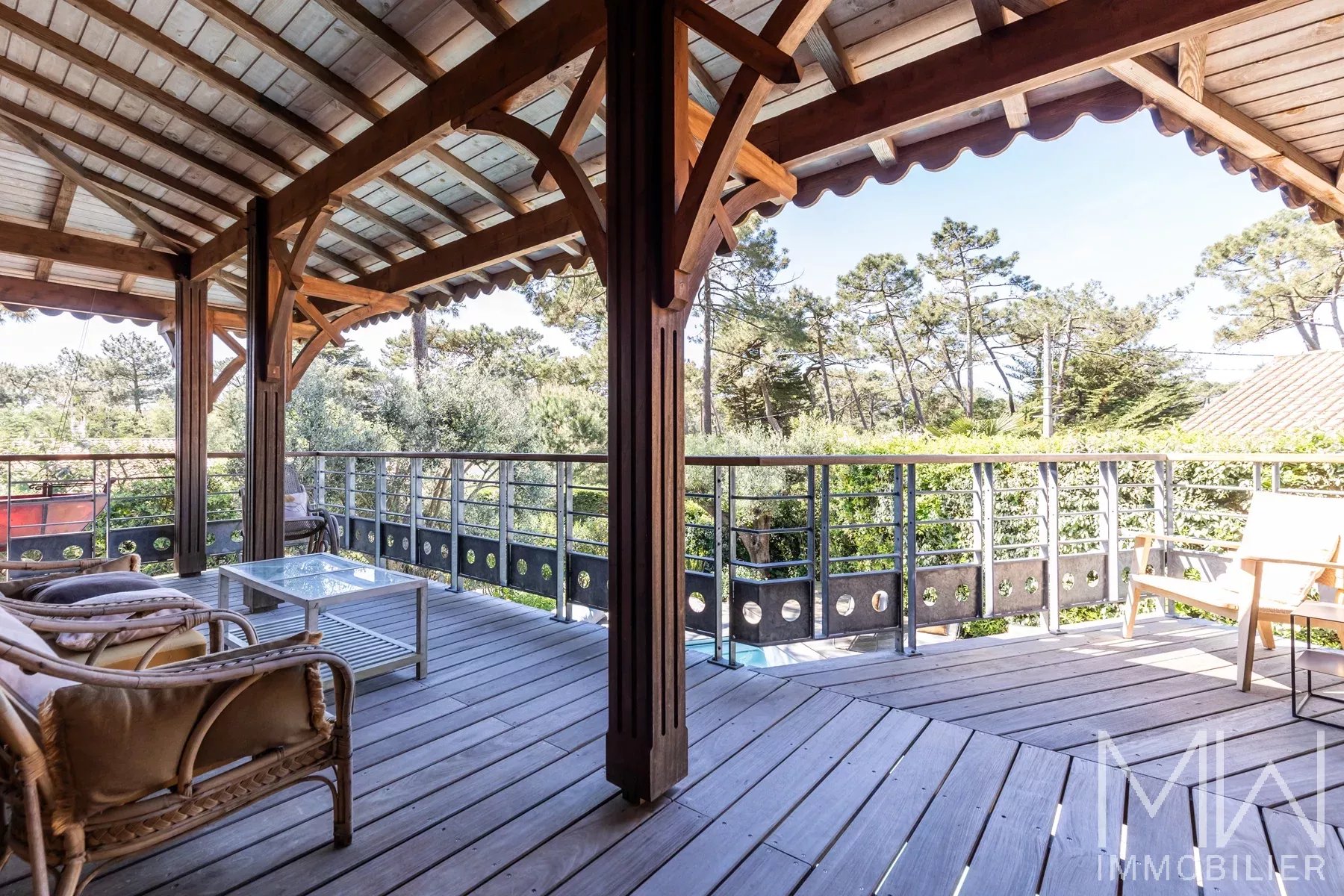 PLEASANT WOODEN VILLA WITH SWIMMING POOL – CAP FERRET – SLEEPS 10