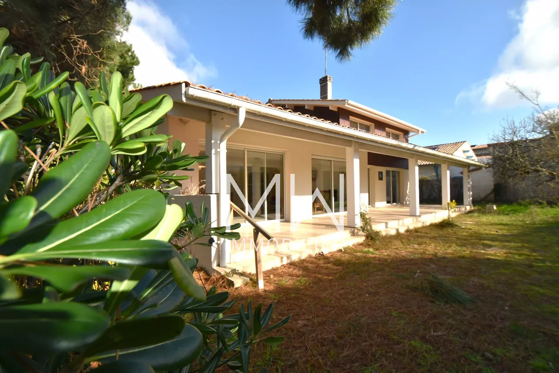 VAST VILLA IN THE HEART OF CAP FERRET
