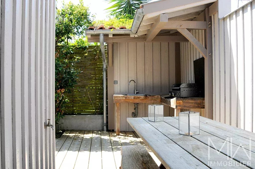 PRETTY WOODEN VILLA WITH POOL – HYPER CENTRE CAP FERRET – SLEEPS 8