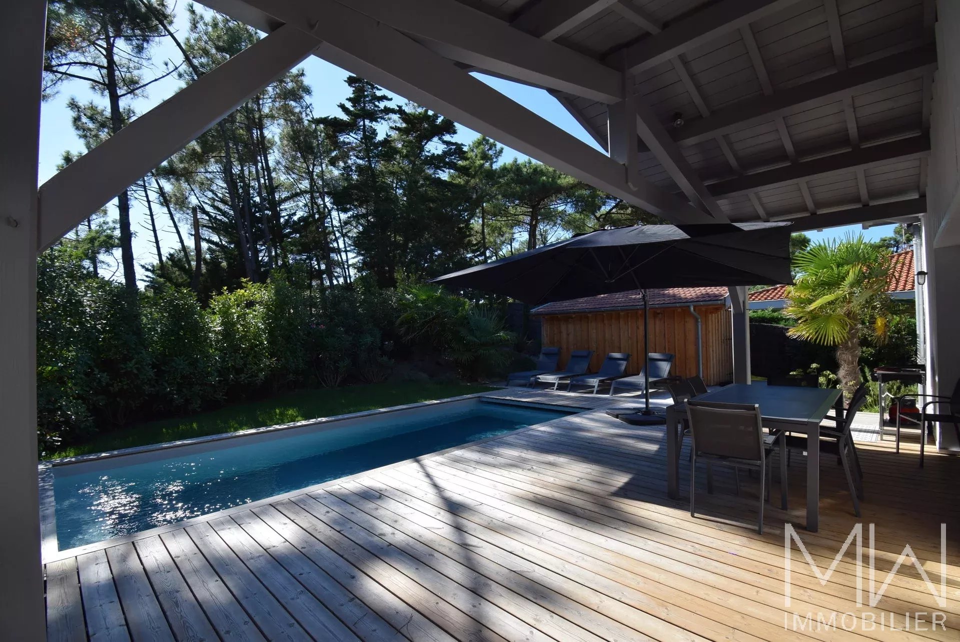 PRETTY WOODEN VILLA IN THE HEART OF CAP FERRET – SLEEPS 8