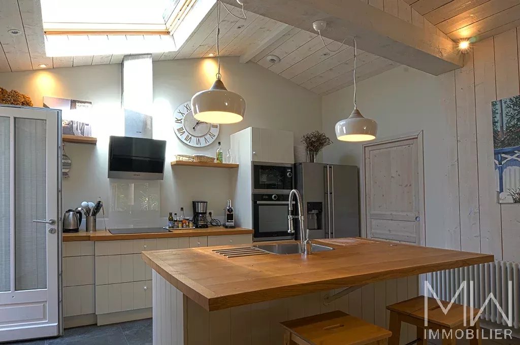 PRETTY WOODEN VILLA WITH POOL – HYPER CENTRE CAP FERRET – SLEEPS 8