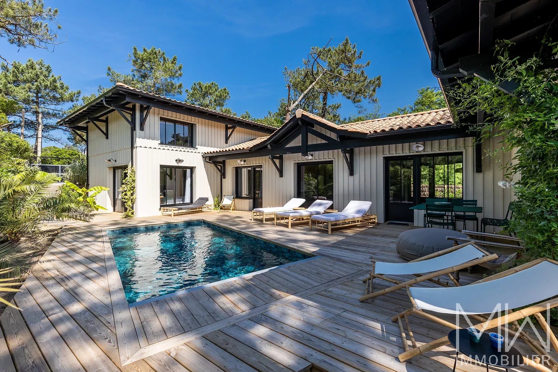 MAGNIFICENT WOODEN VILLA WITH SWIMMING POOL – CAP FERRET – SLEEPS 12