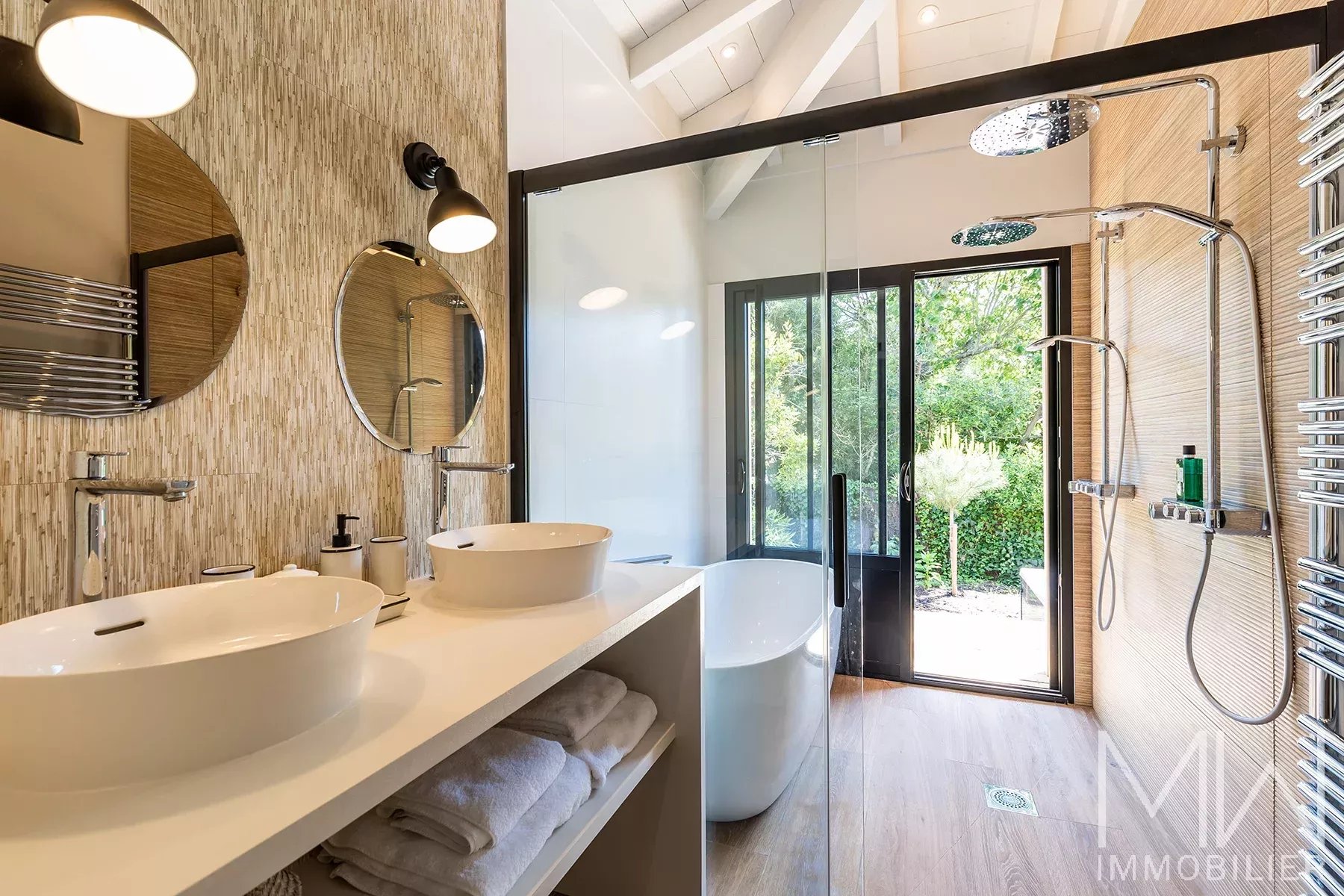 MAGNIFICENT WOODEN VILLA WITH SWIMMING POOL – CAP FERRET – SLEEPS 12