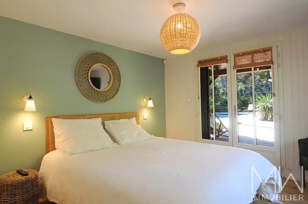 BEAUTIFUL VILLA WOOD AT THE POINTE DU CAP FERRET – SLEEPS 14