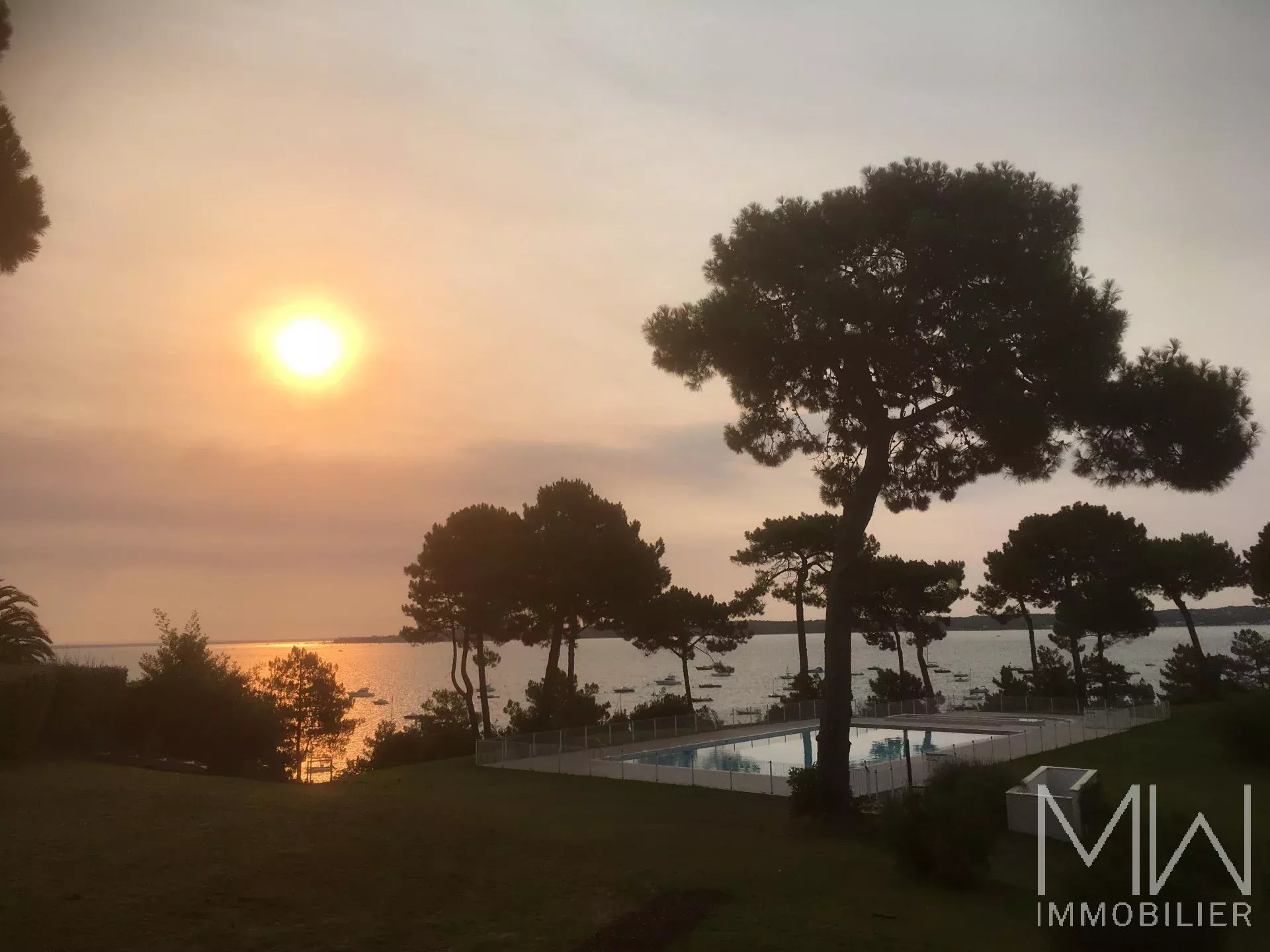 JOLI APPARTEMENT EN 1ERE LIGNE DU BASSIN – LA VIGNE -6 COUCHAGES