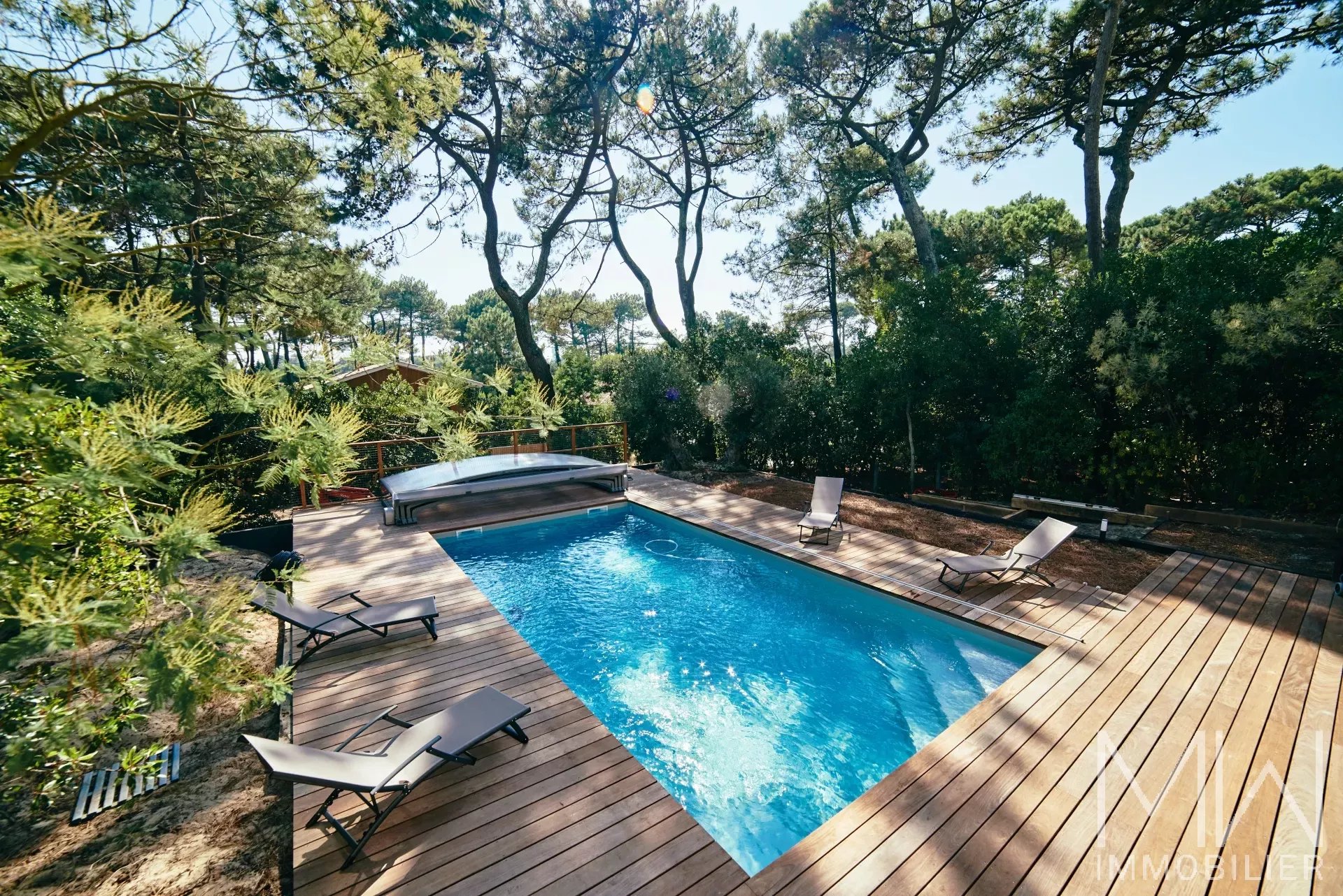 PLEASANT VILLA WITH POOL IN THE HEART OF THE VILLAGE – CAP FERRET – SLEEPS 8