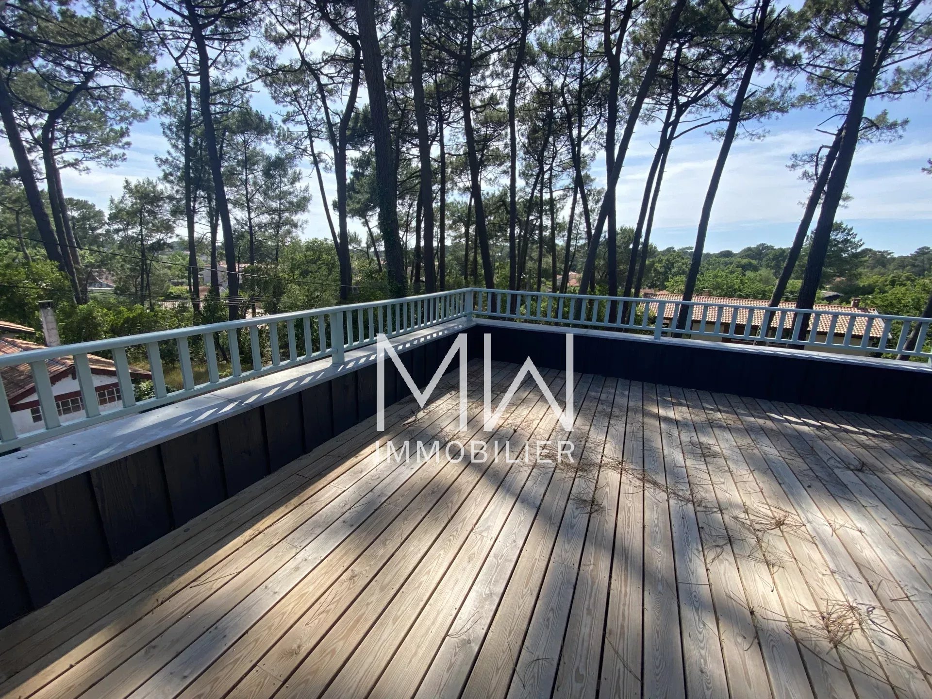 WOODEN VILLA – CLAOUEY – SLEEPS 10