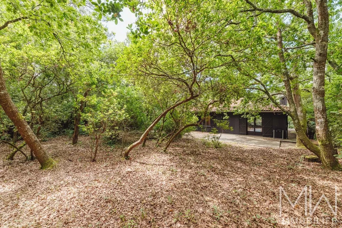 BEAUTIFUL WOODEN VILLA – LA POINTE AUX CHEVAUX PETIT PIQUEY – SLEEPS 9