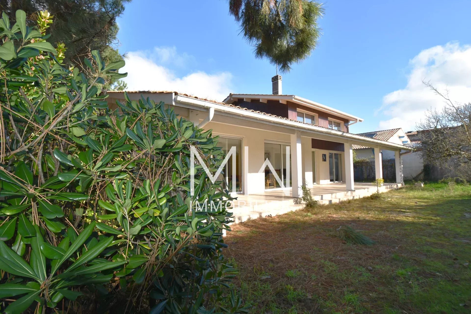 VAST VILLA IN THE HEART OF CAP FERRET