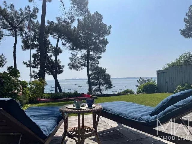 VILLA FOR RENT IN THE FIRST LINE OF ARCACHON BAY – SLEEPS 10