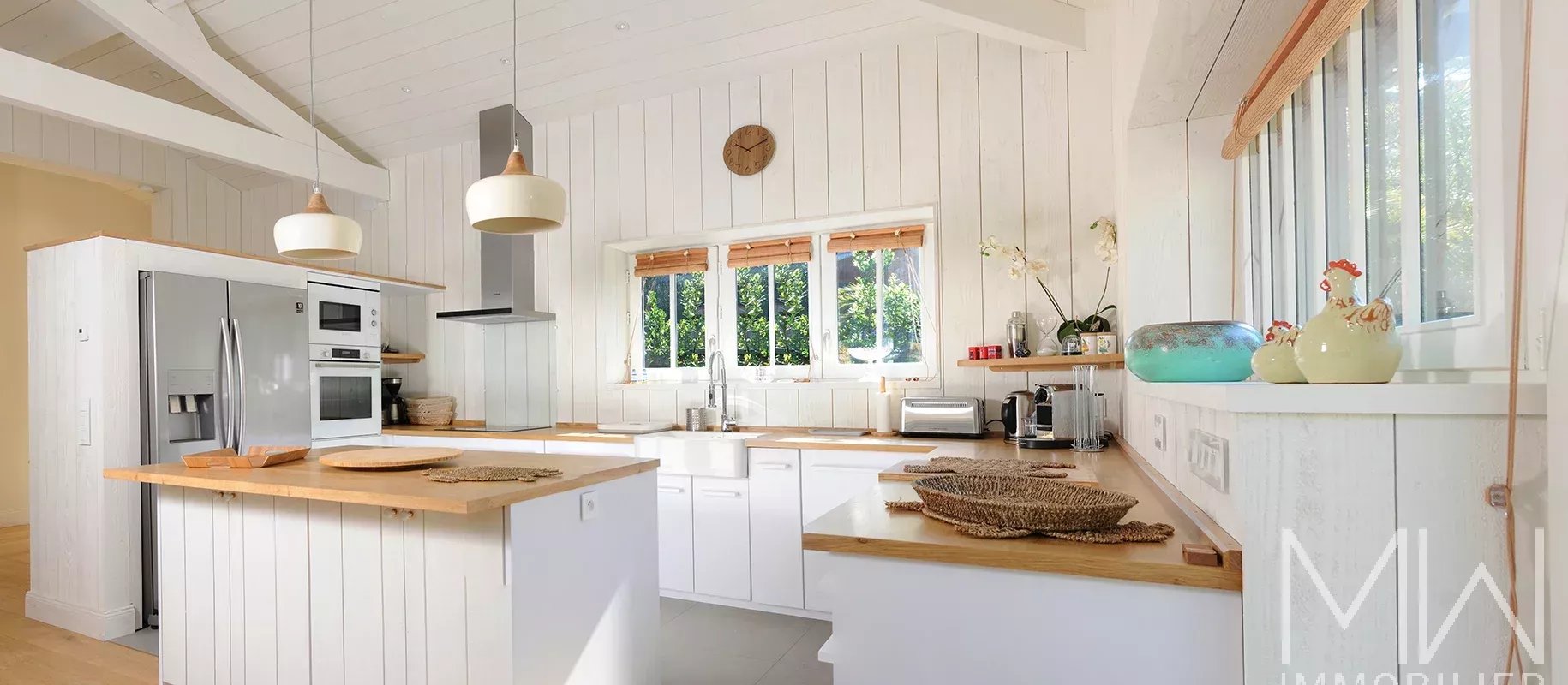 BEAUTIFUL VILLA WOOD AT THE POINTE DU CAP FERRET – SLEEPS 14