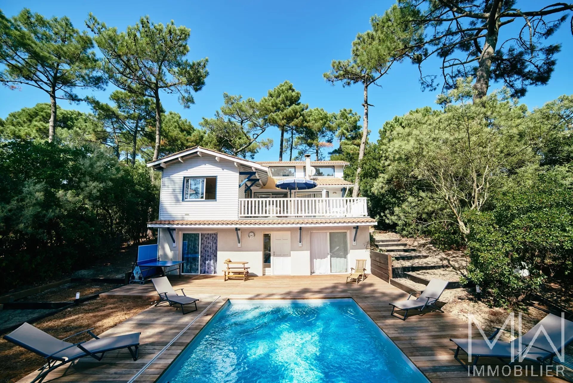 PLEASANT VILLA WITH POOL IN THE HEART OF THE VILLAGE – CAP FERRET – SLEEPS 8