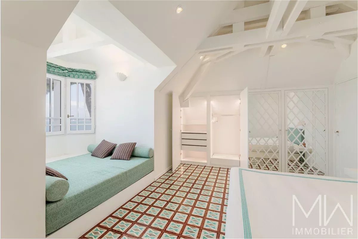 TYPICAL BEACH FRONT VILLA – CAP FERRET – SLEEPS 10