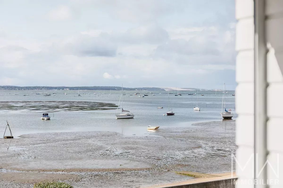 FRONT BEACH VILLA – PETIT PIQUEY – SLEEPS 8