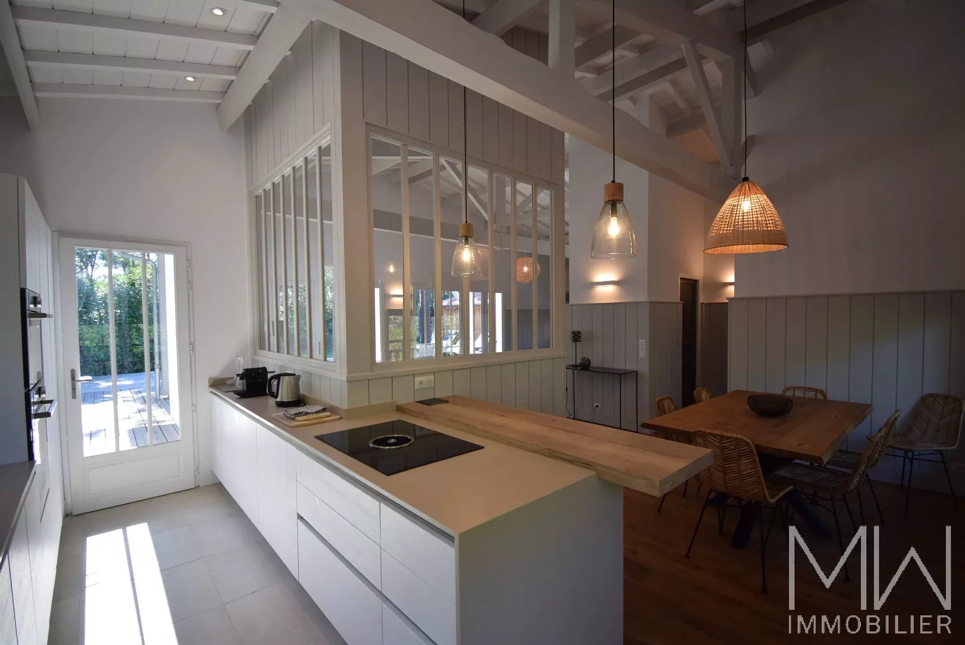 PRETTY WOODEN VILLA IN THE HEART OF CAP FERRET – SLEEPS 8