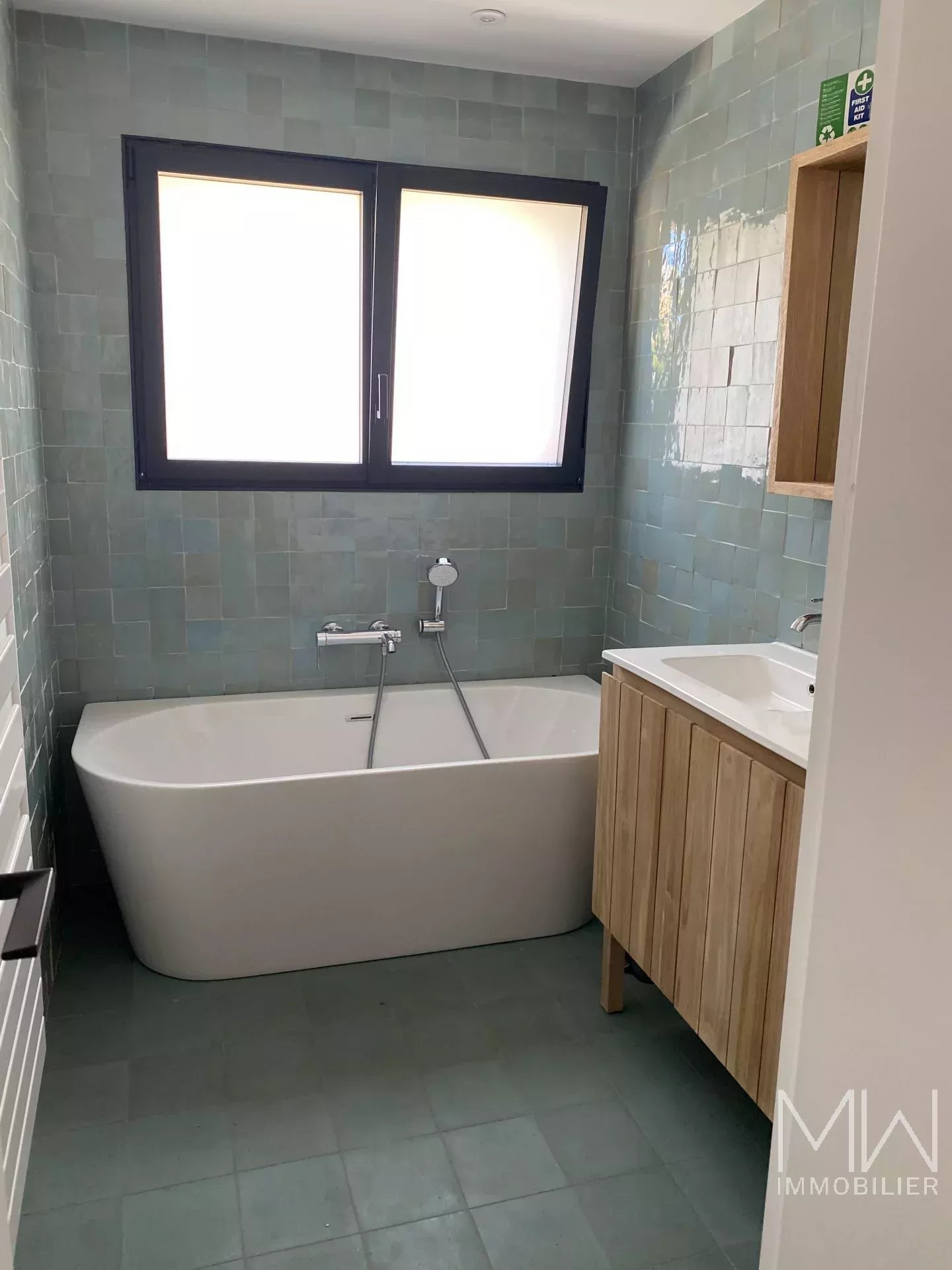 BEAUTIFUL WOODEN VILLA WITH SWIMMING POOL – CAP FERRET – SLEEPS 12