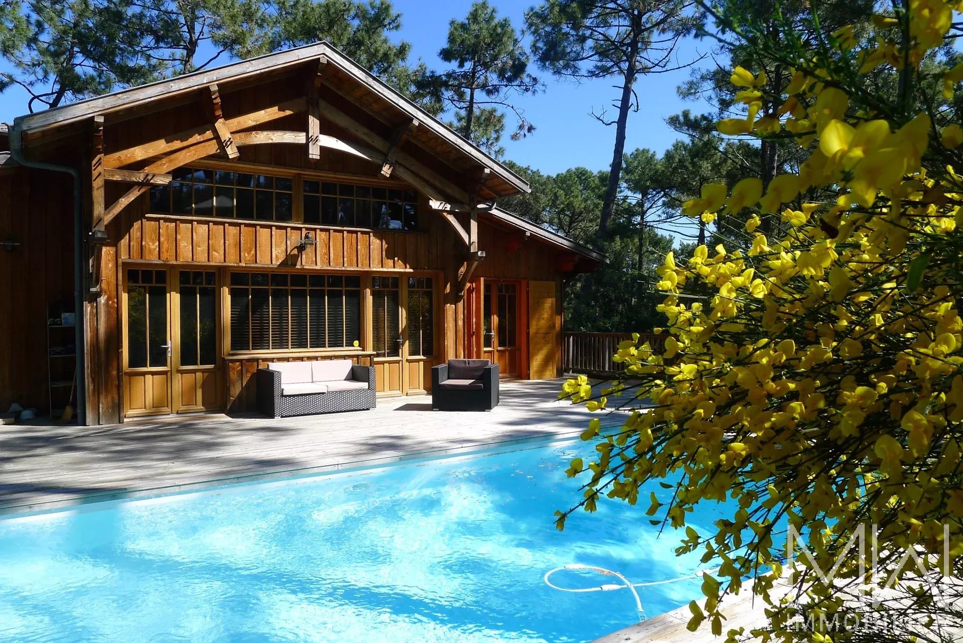 WOODEN VILLA WITH POOL TO RENT – LA VIGNE – SLEEPS 11