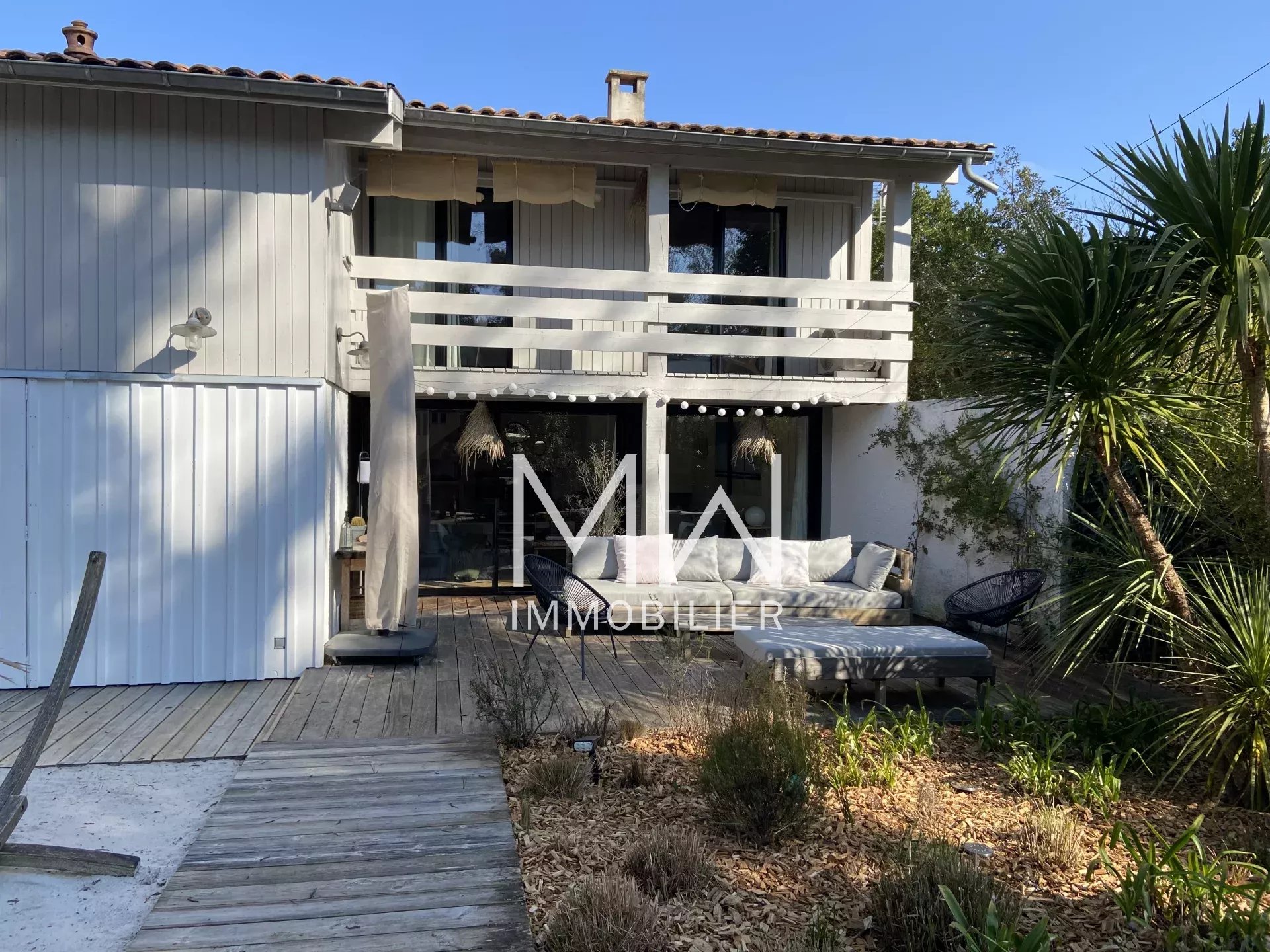 CHARMING, PEACEFUL VILLA – L’HERBE -SLEEPS 8