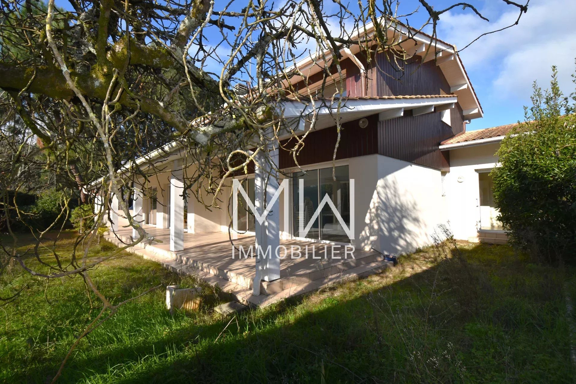 VAST VILLA IN THE HEART OF CAP FERRET