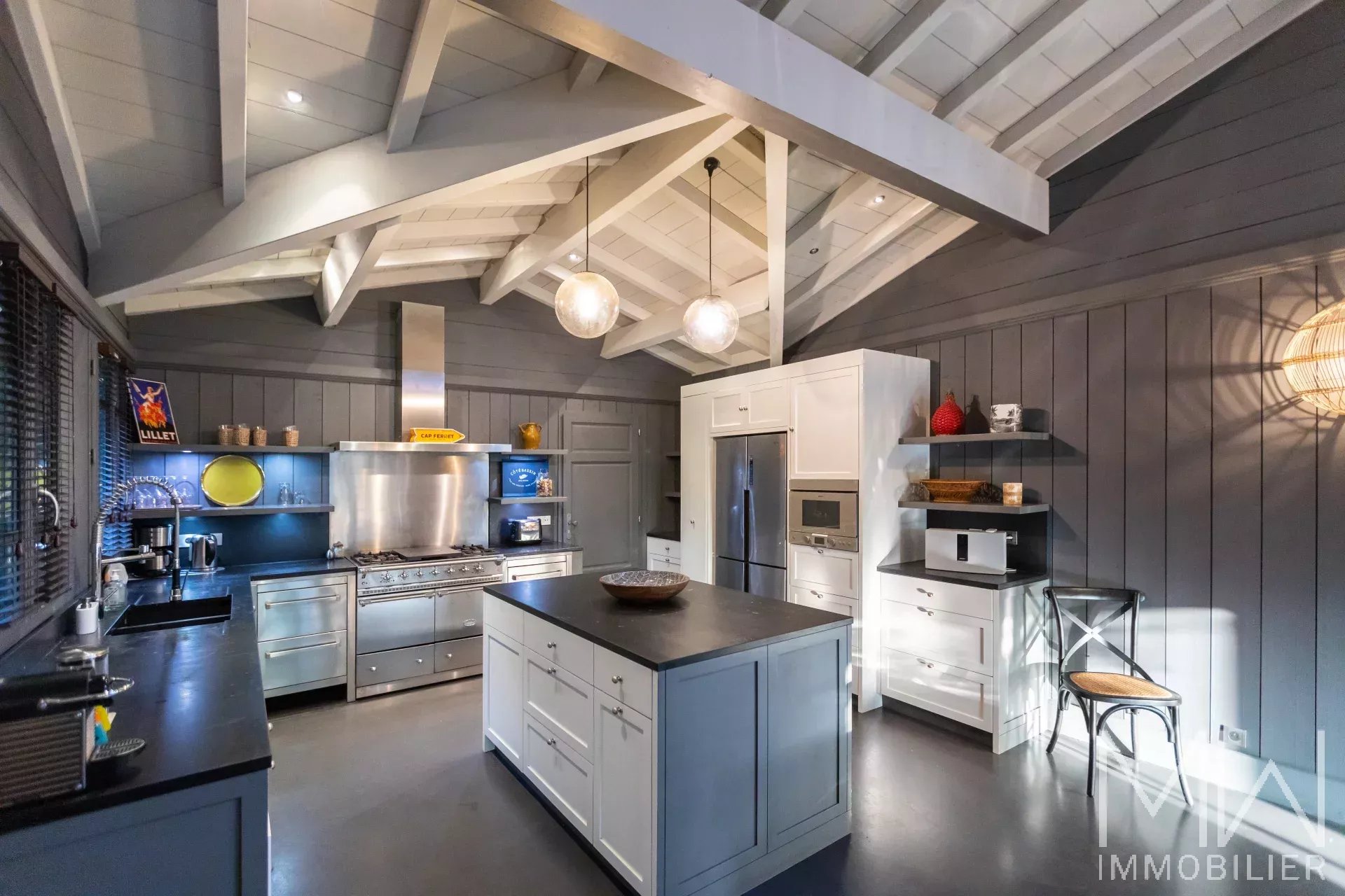 PRESTIGE SEASONAL RENTAL WITH SWIMMING POOL – CAP FERRET – SLEEPS 10