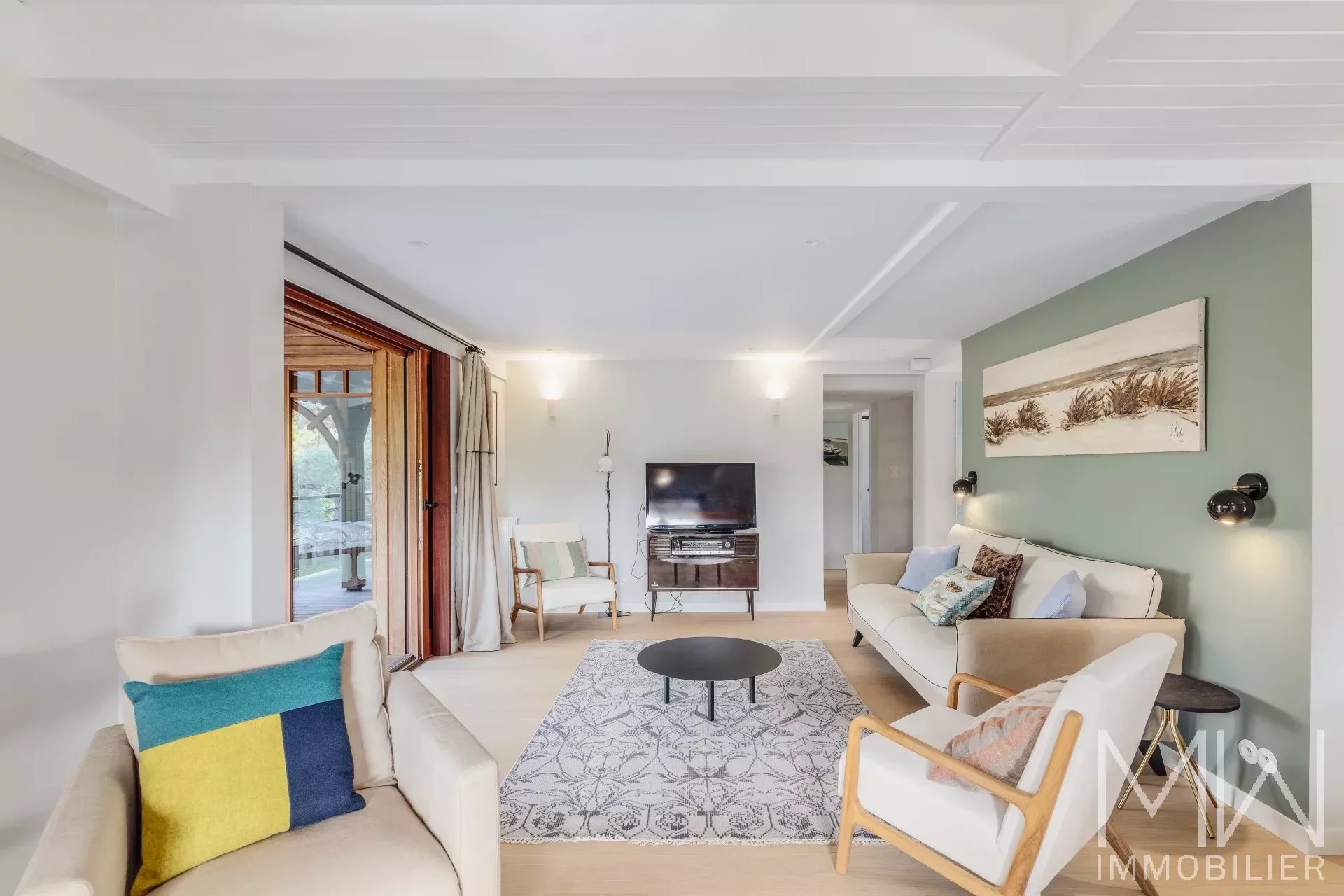 PLEASANT WOODEN VILLA WITH SWIMMING POOL – CAP FERRET – SLEEPS 10