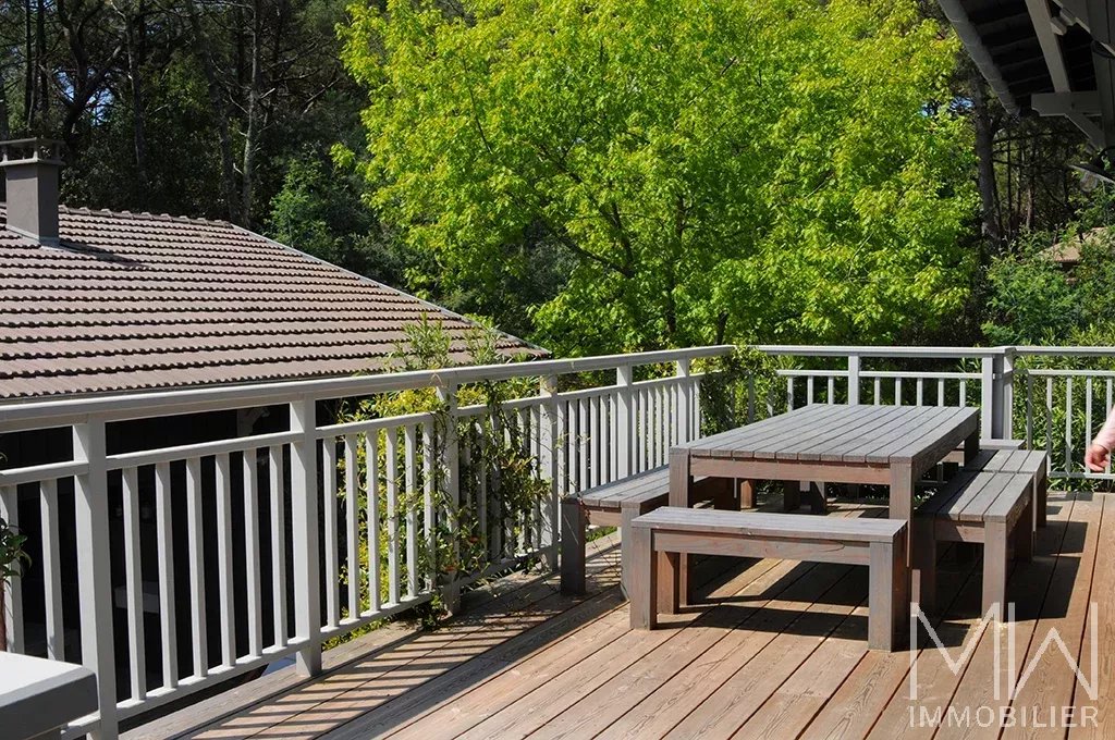 BEAUTIFUL VILLA WOOD AT THE POINTE DU CAP FERRET – SLEEPS 14