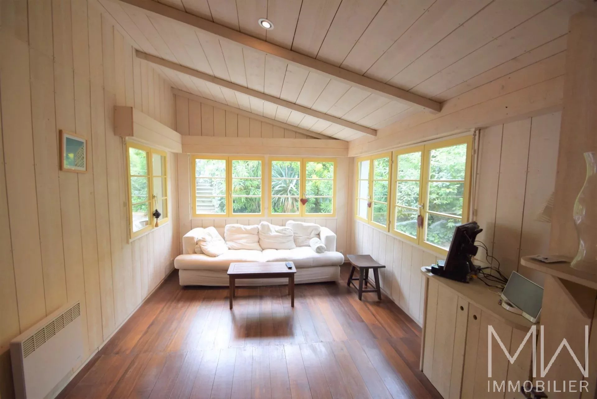 HOLIDAY RENTALS – LA VIGNE – SLEEPS 6