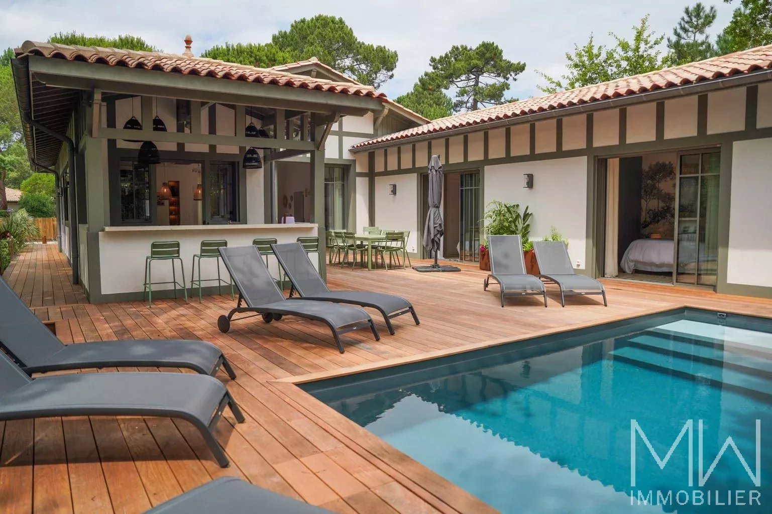 BEAUTIFUL HOUSE WITH POOL – PETIT PIQUEY – SLEEPS 12