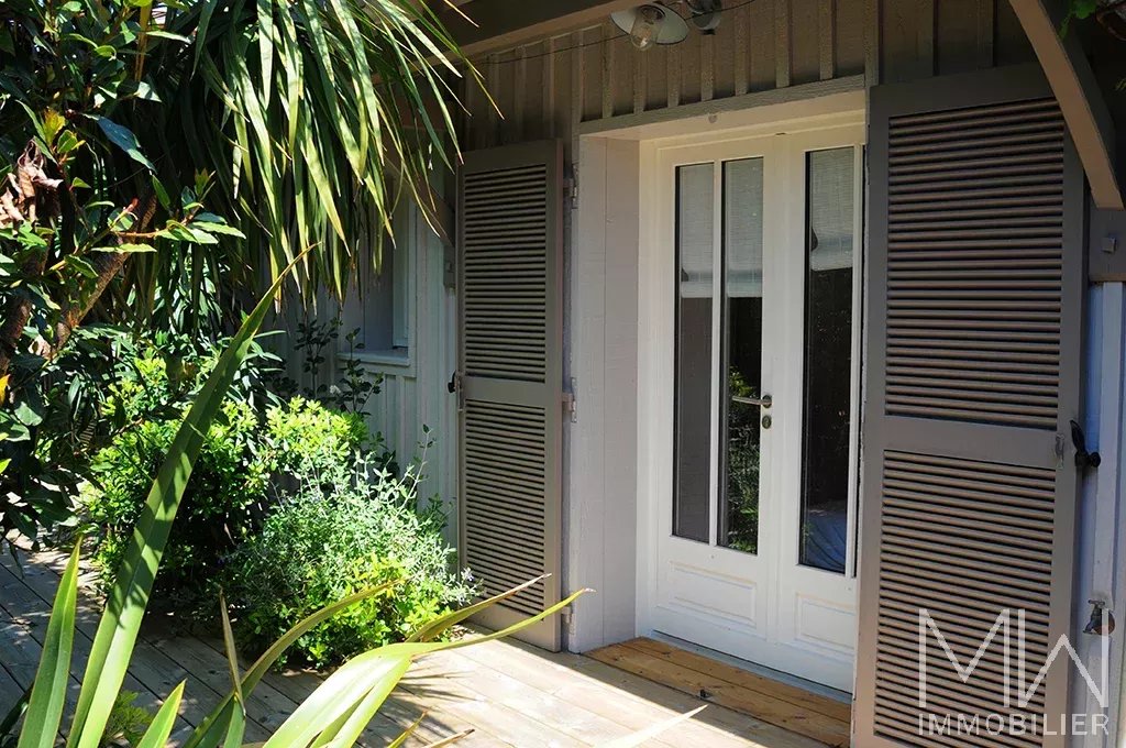 PRETTY WOODEN VILLA WITH POOL – HYPER CENTRE CAP FERRET – SLEEPS 8