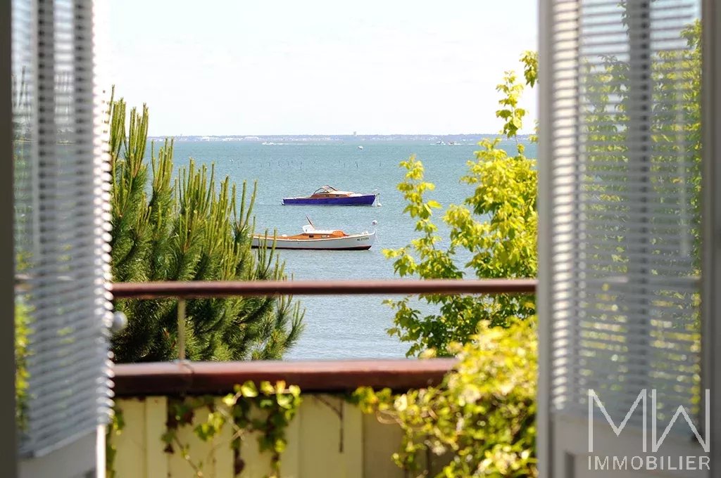 WATERFRONT VILLA – VILLAGE DES JACQUETS – SLEEPS 16