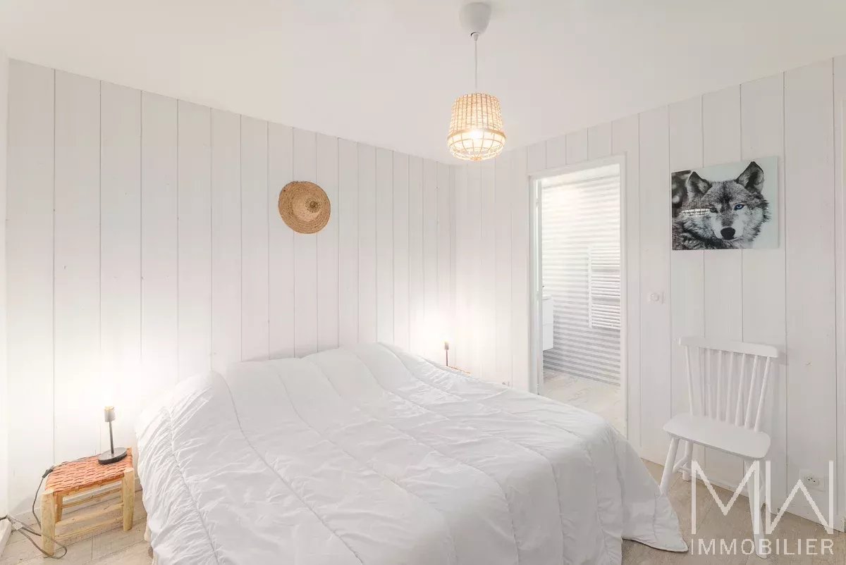 BEAUTIFUL WOODEN VILLA – LA POINTE AUX CHEVAUX PETIT PIQUEY – SLEEPS 9