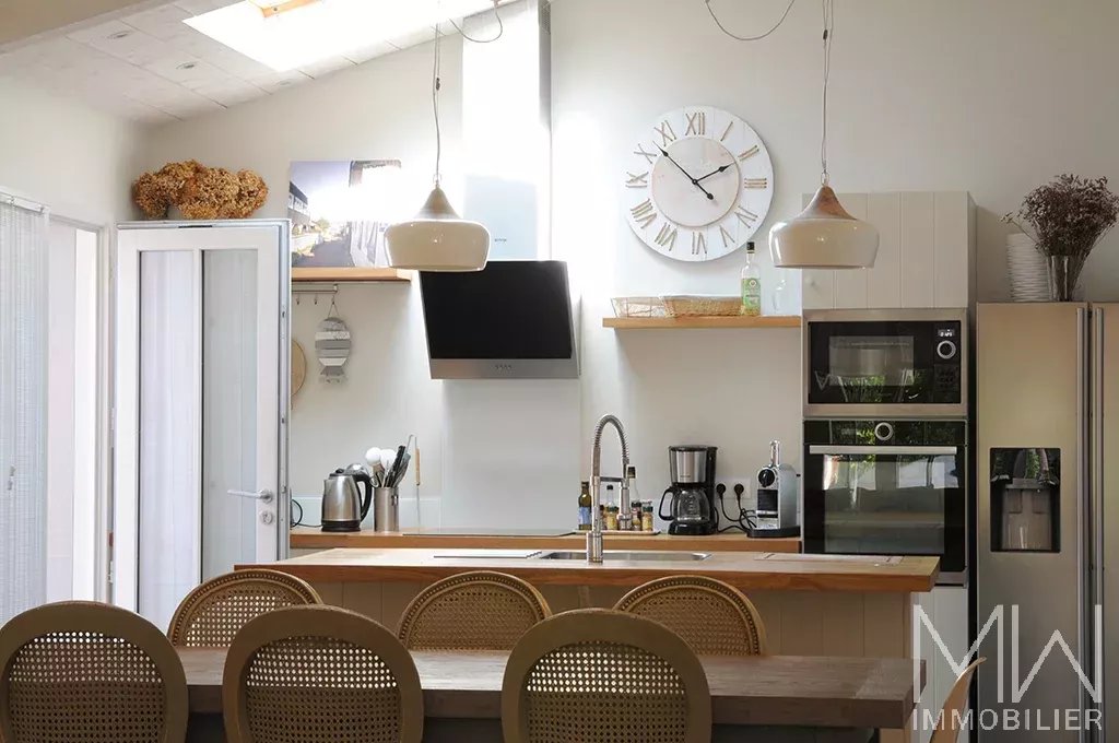 PRETTY WOODEN VILLA WITH POOL – HYPER CENTRE CAP FERRET – SLEEPS 8