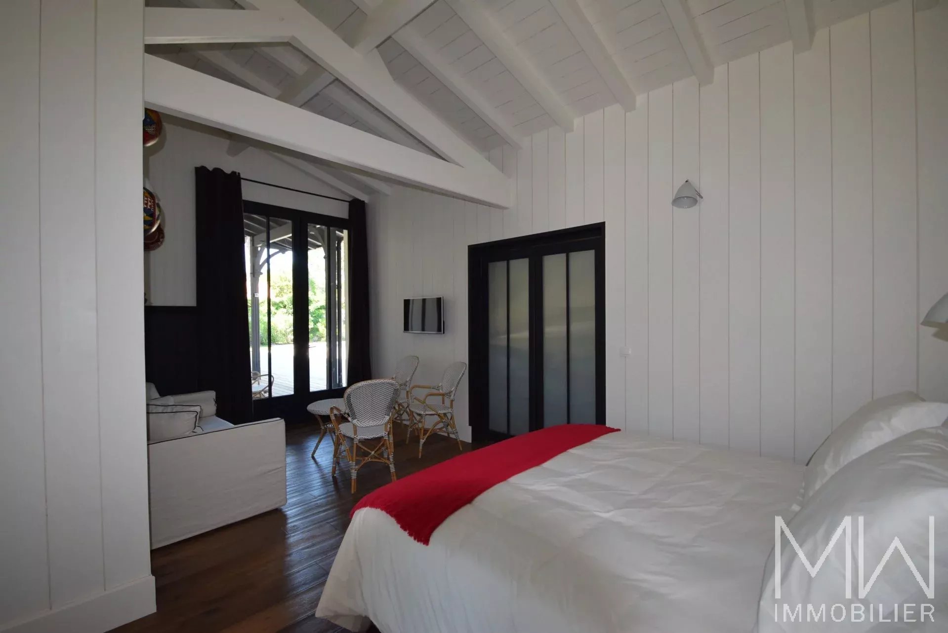 LUXURY VILLA WITH POOL – SLEEPS 10