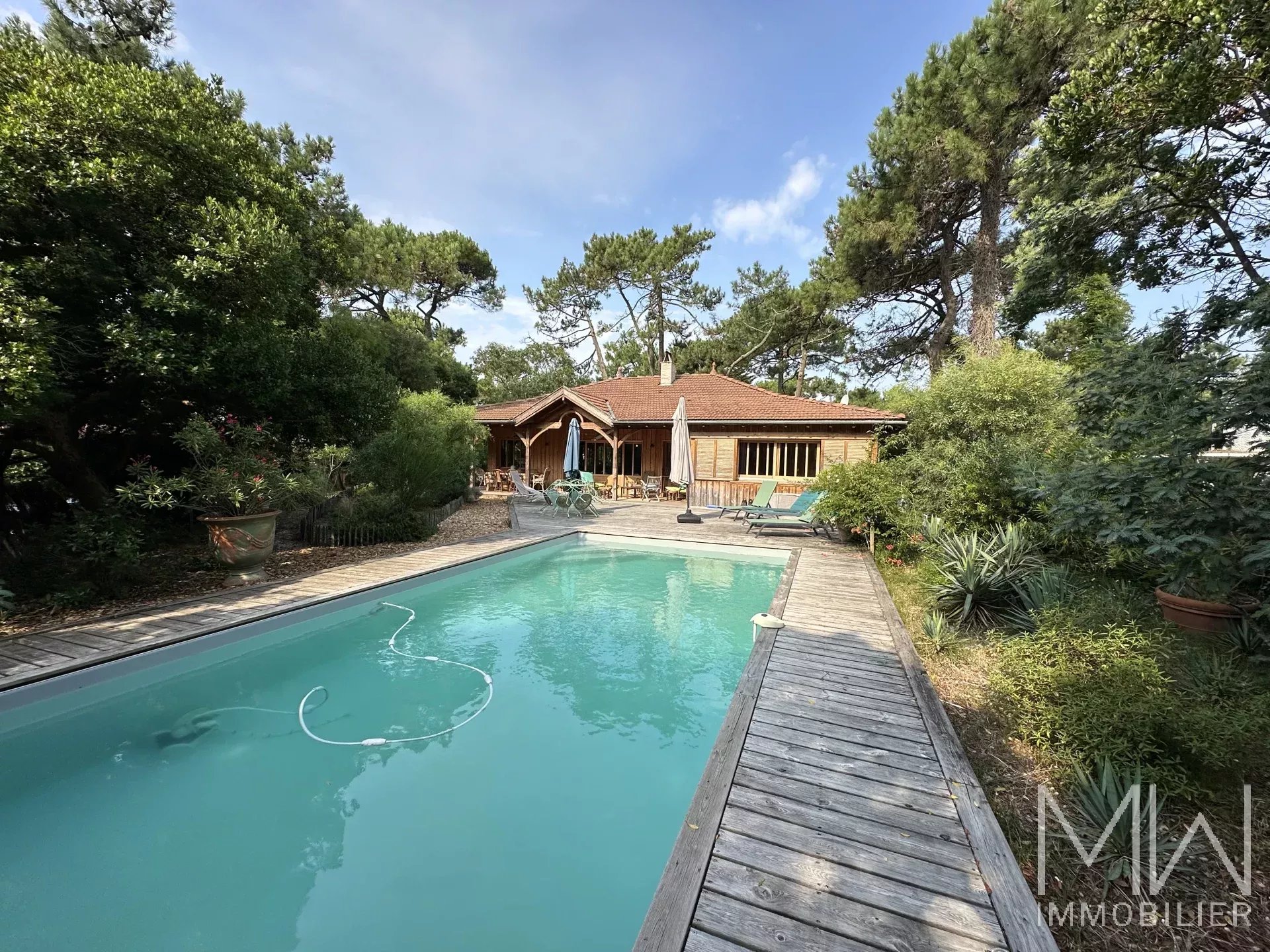 WOODEN VILLA WITH POOL – CAP FERRET – SLEEPS 8