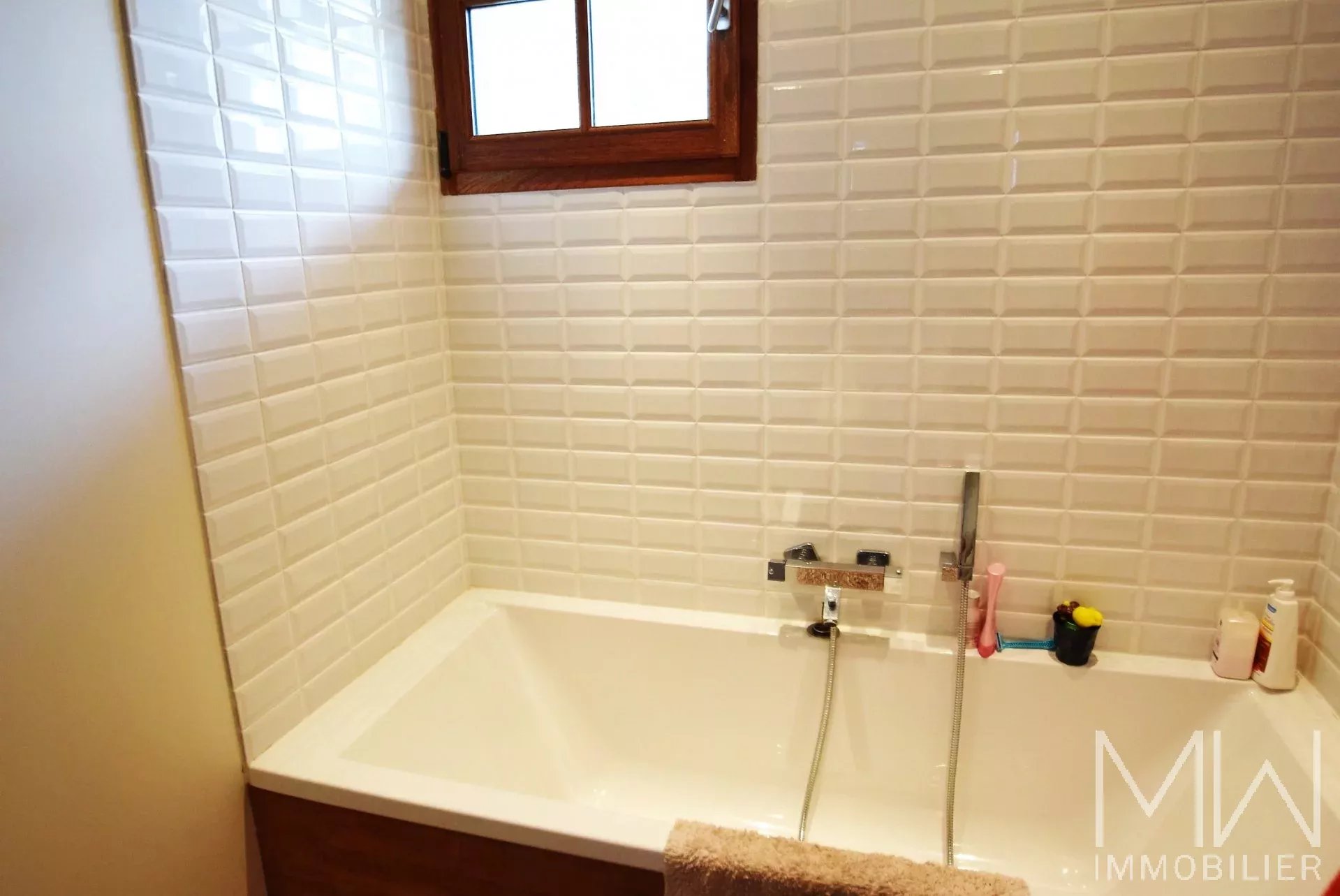 WOODEN VILLA WITH POOL TO RENT – LA VIGNE – SLEEPS 11