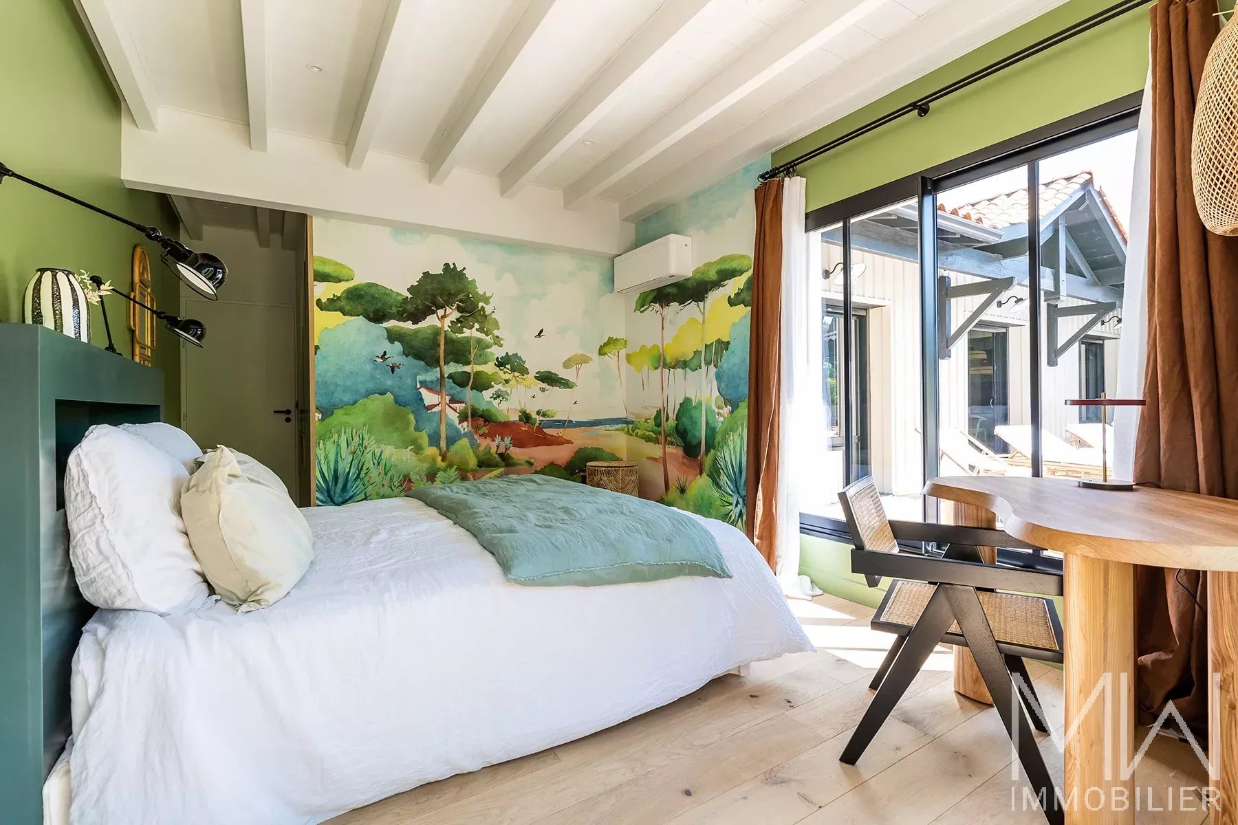 MAGNIFICENT WOODEN VILLA WITH SWIMMING POOL – CAP FERRET – SLEEPS 12