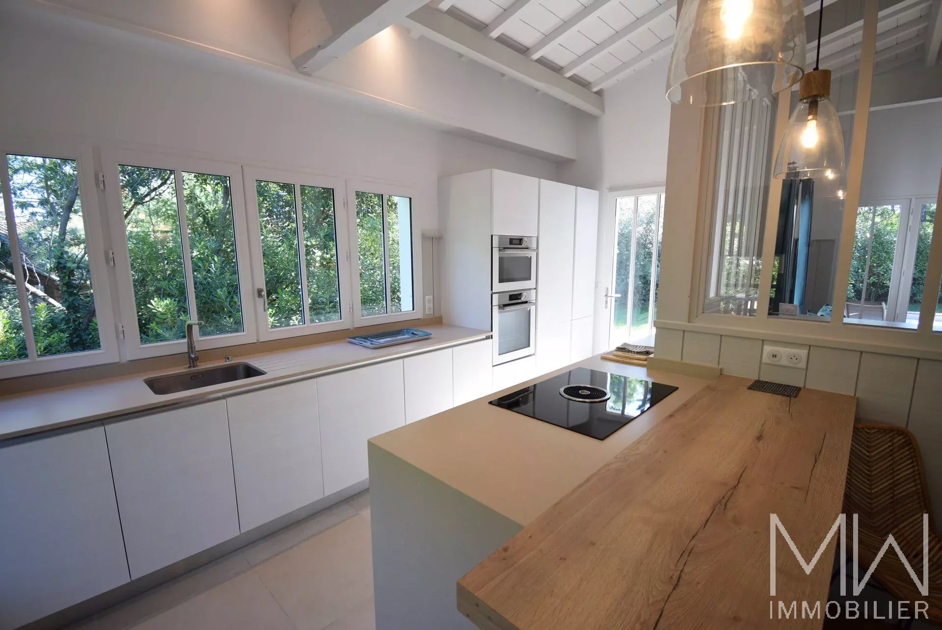 PRETTY WOODEN VILLA IN THE HEART OF CAP FERRET – SLEEPS 8