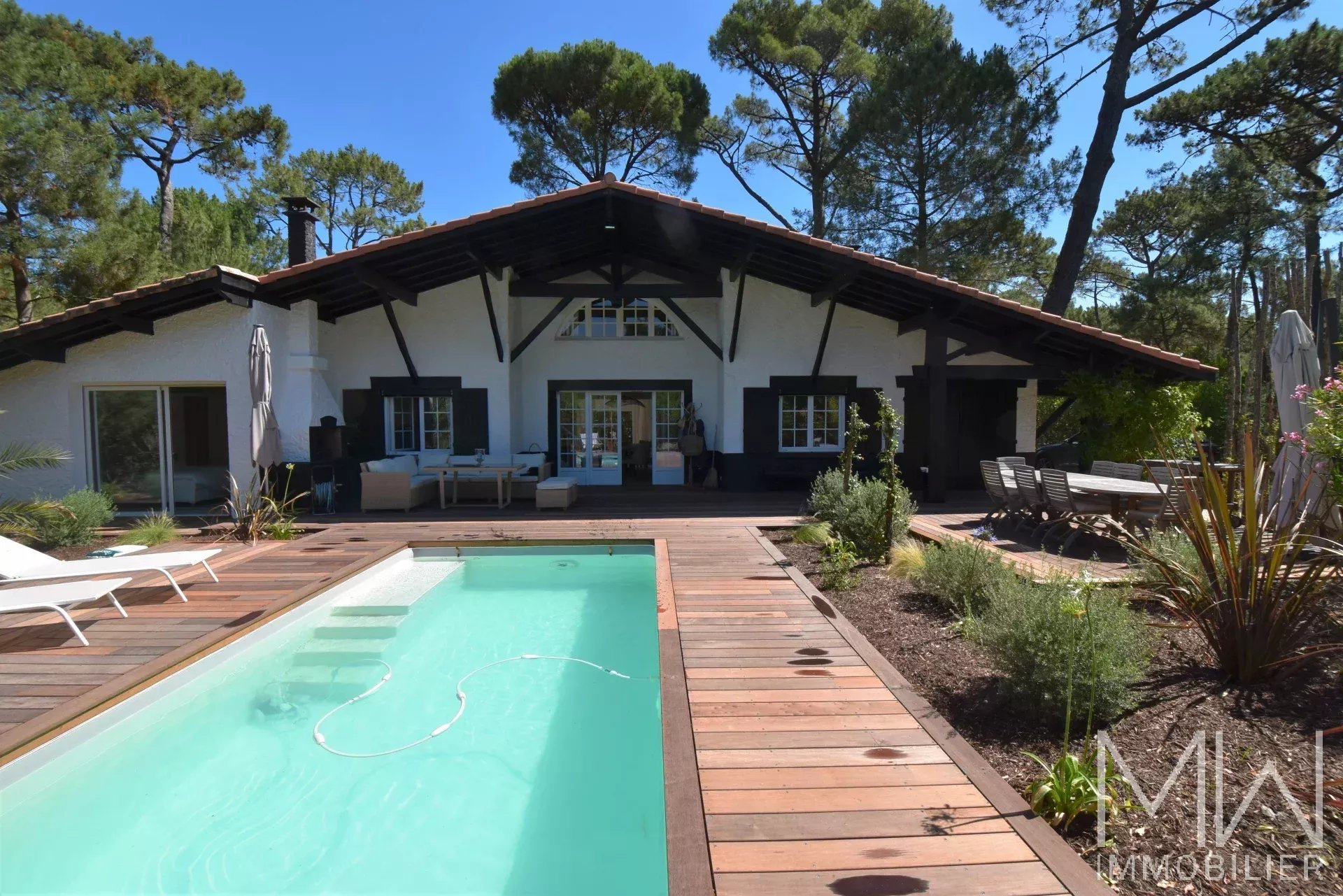 VERY PLEASANT VILLA WITH SWIMMING POOL – PLAGE DES AMERICAINS – SLEEPS 8