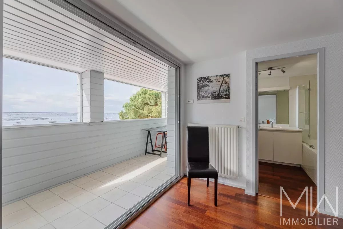 FRONT BEACH VILLA – PETIT PIQUEY – SLEEPS 8