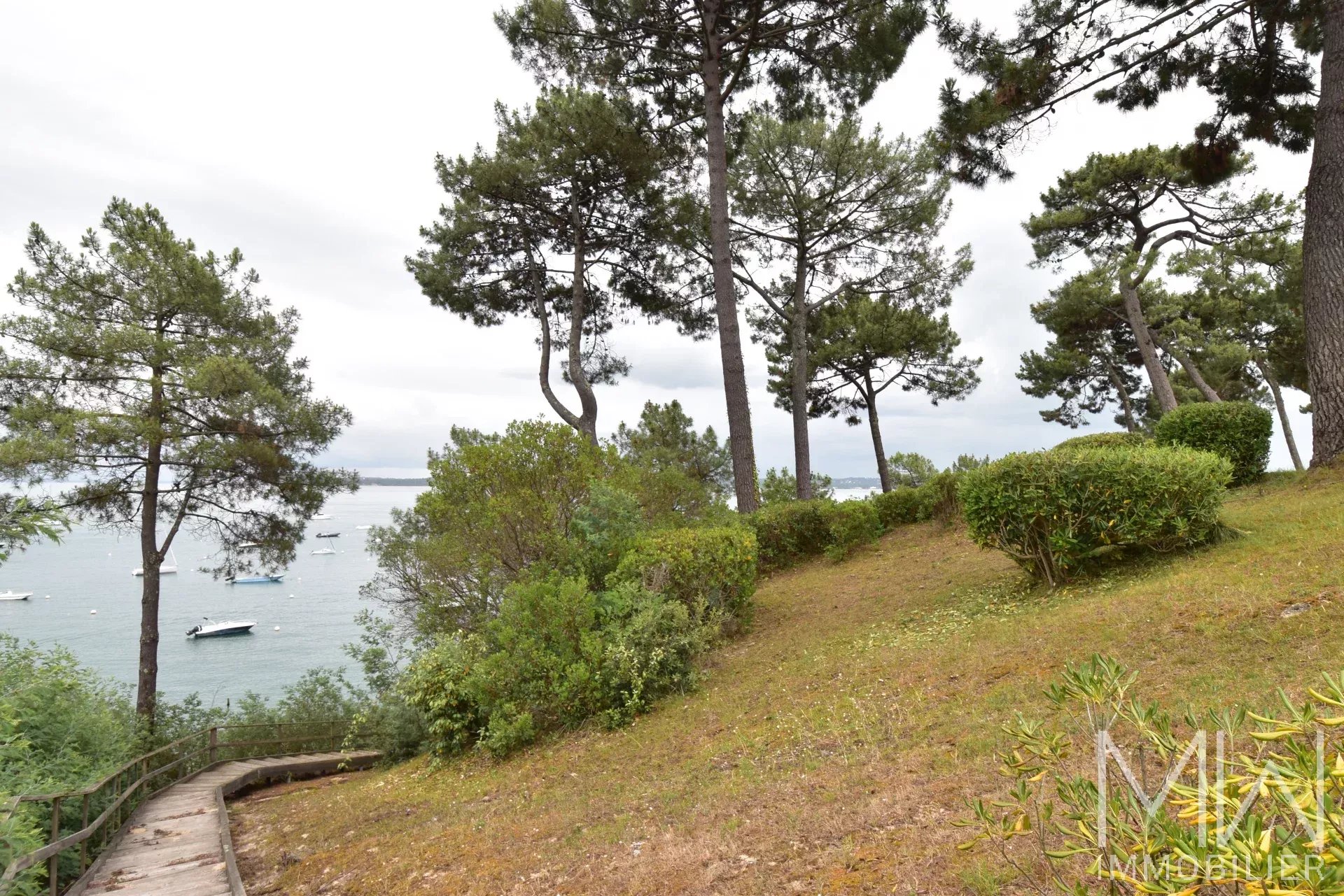 JOLI APPARTEMENT EN 1ERE LIGNE DU BASSIN – LA VIGNE -6 COUCHAGES