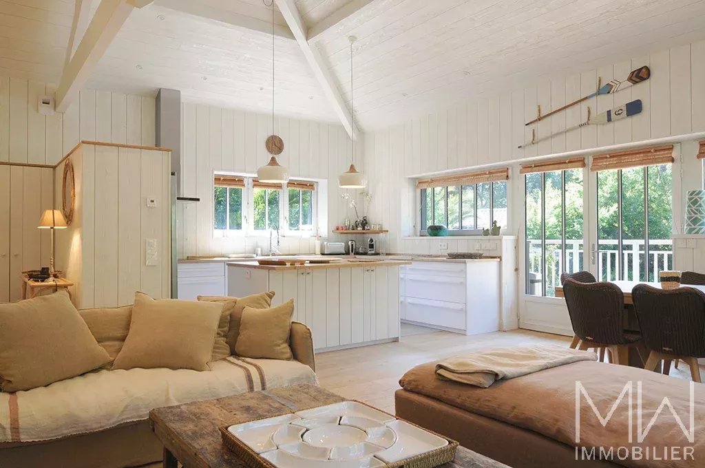 BEAUTIFUL VILLA WOOD AT THE POINTE DU CAP FERRET – SLEEPS 14